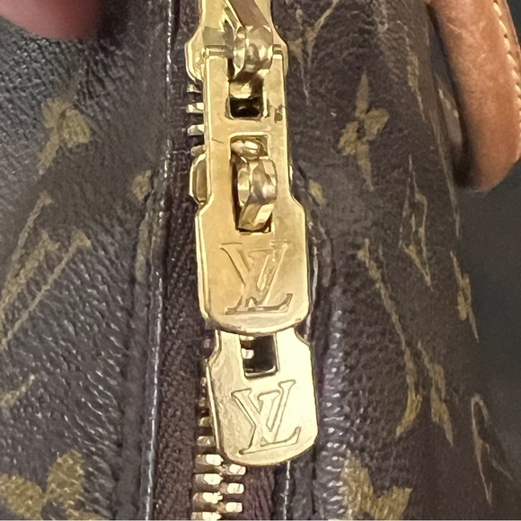 Louis Vuitton Alma PM Handbag Monogram - Picture 6 of 15